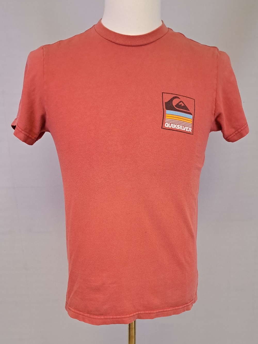 VTG Quiksilver Faded Red Graphic Logo Surf Tee Indie Skater Streetwear Size S
